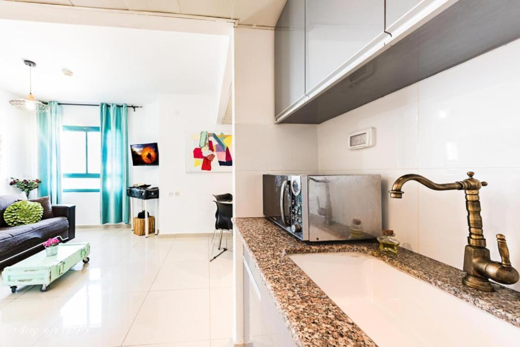 Luxury Apartment On The Lake Тиберия Екстериор снимка